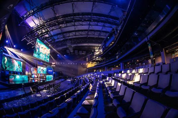 轰动了整个 轰动了整个